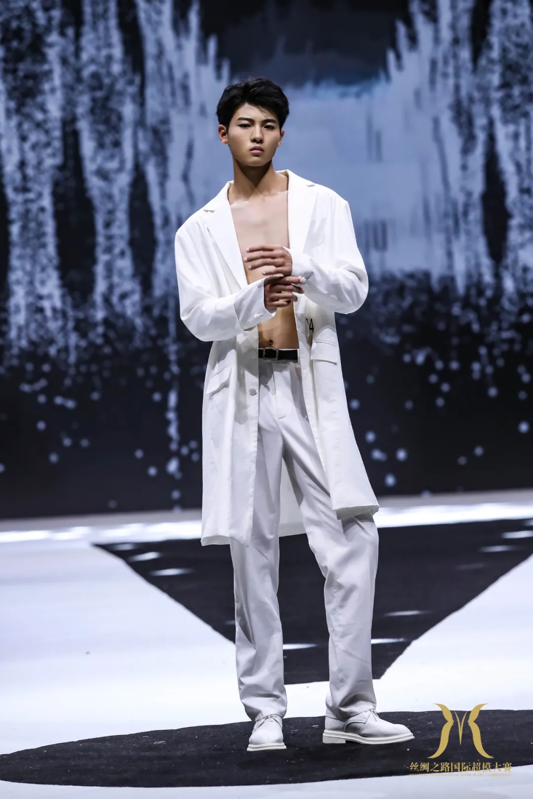 人物專訪|朱泓任：璀璨新星，逐夢時尚