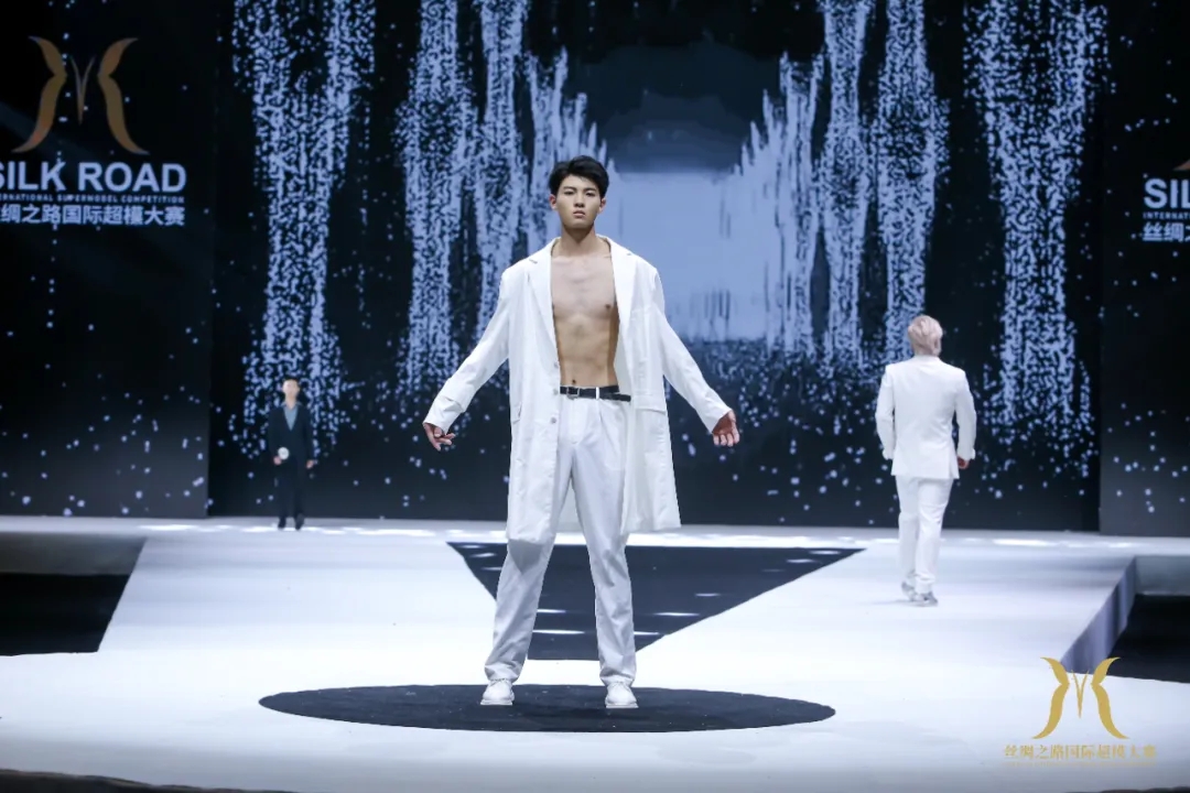 人物專訪|朱泓任：璀璨新星，逐夢時尚