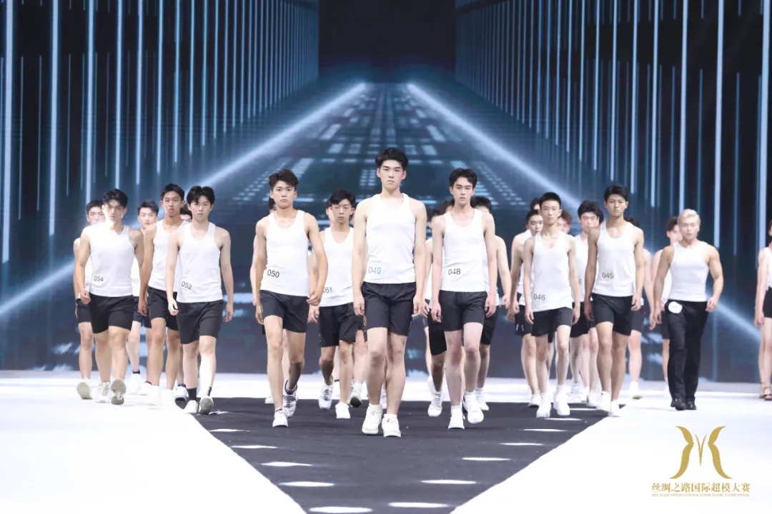 人物專訪|朱泓任：璀璨新星，逐夢時尚